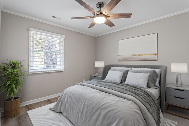 Building Photo - Experience Modern Living: Newly Renovated 1 Bed, 1 Bath Apartment Coming Soon!