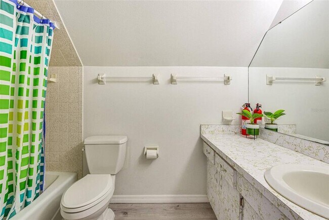 Building Photo - 4831 Greenleaf Rd