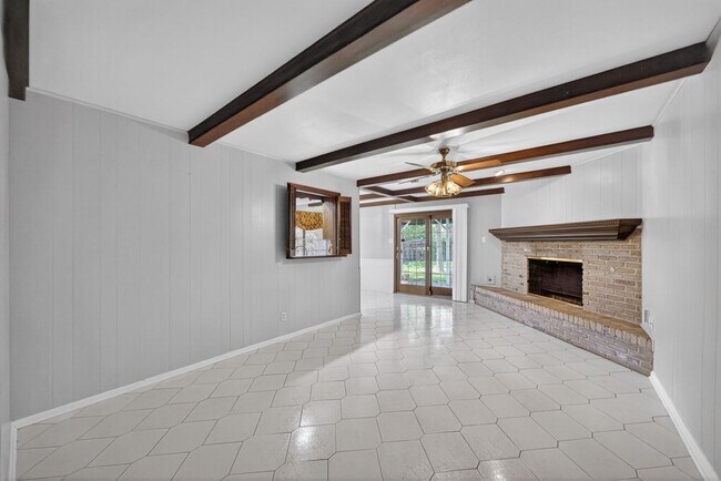 Building Photo - Beautifully refreshed 3-bedroom, 2-bath ranch-style home, located in the sought-after Colonies No...