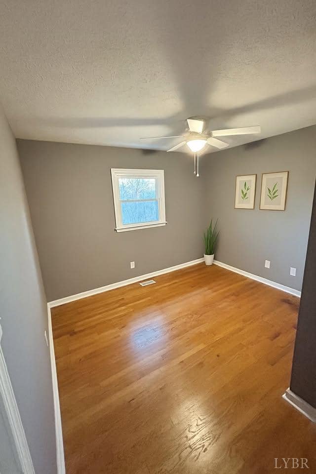 Building Photo - 251 Lakeview Dr