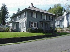 Building Photo - 5bd 5ba Stunning Home