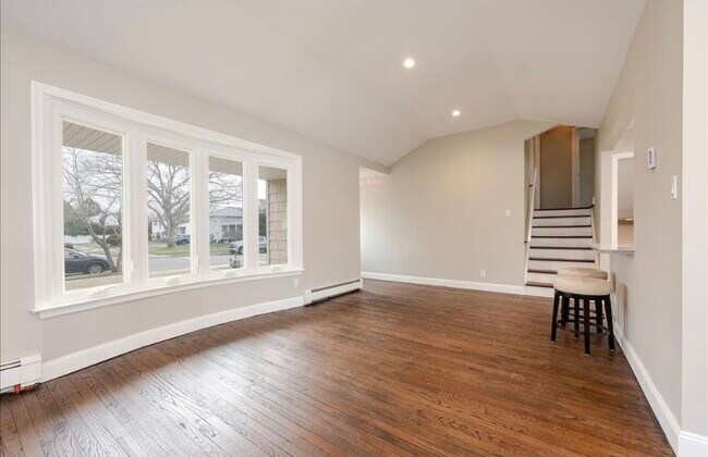 Building Photo - 750 Tanglewood Rd