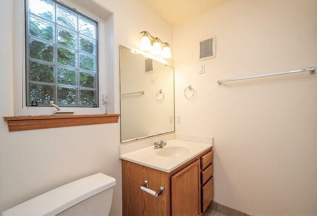 Building Photo - $2,595 | 3 Bedroom + Bonus Room, 2 Bathroo...