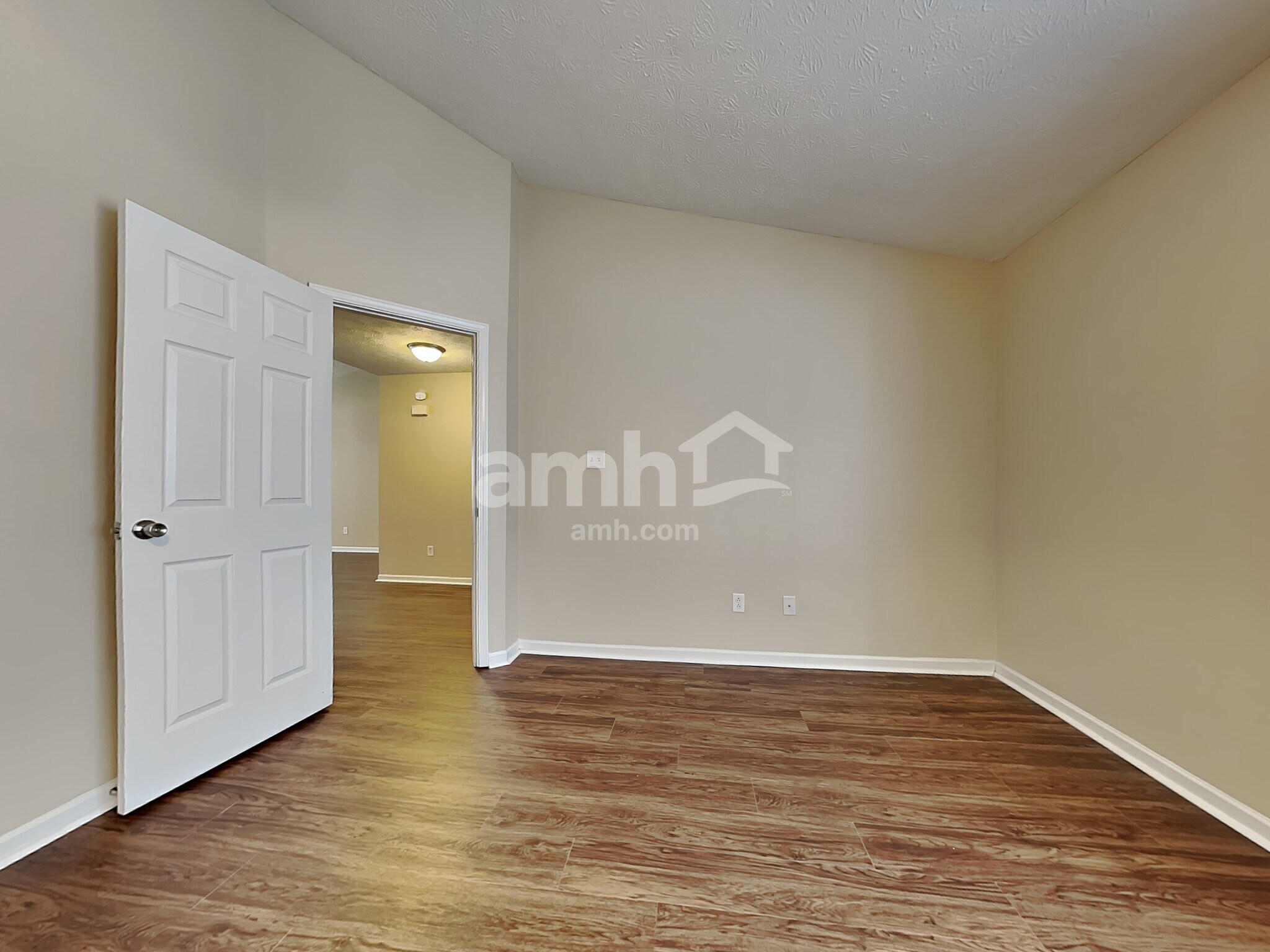 Building Photo - 408 N Shore Ct