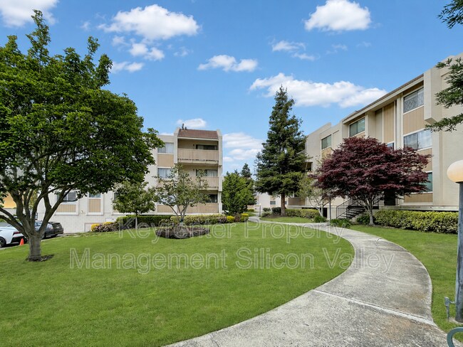 Building Photo - 400 Ortega Ave