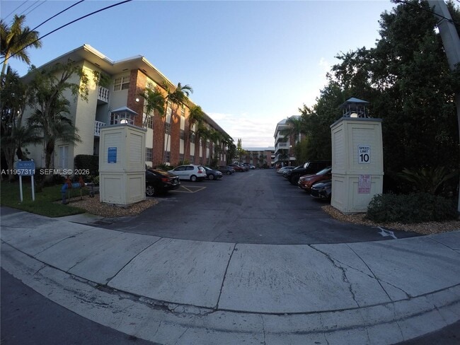 Building Photo - 2424 SE 17th St