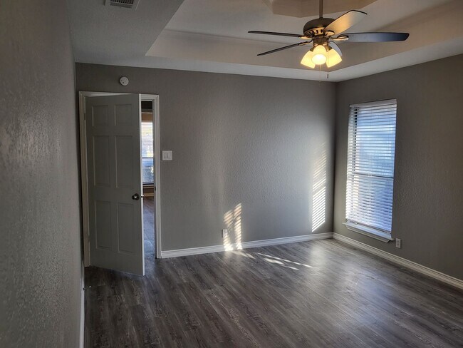 Building Photo - Charming 3bd 2 bth