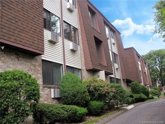 Building Photo - 255 Strawberry Hill Ave