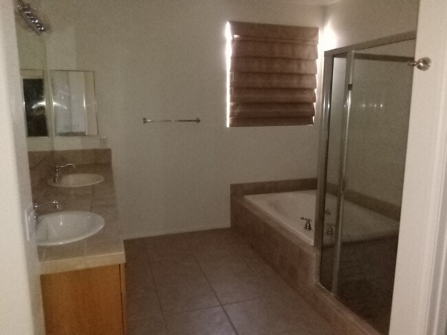 Building Photo - 232 Pebble Canyon Dr