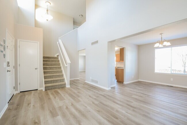 Building Photo - 11983 Dahlia Dr