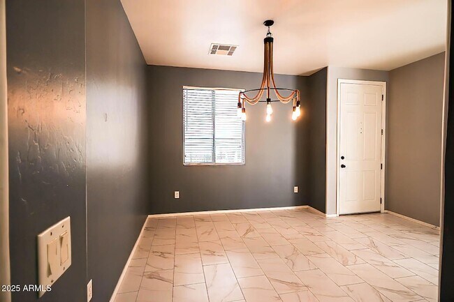 Building Photo - 207 W Mountain Sage Dr