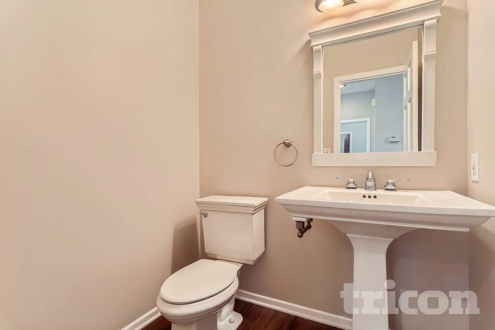 Building Photo - 15012 Viewcrest Ln