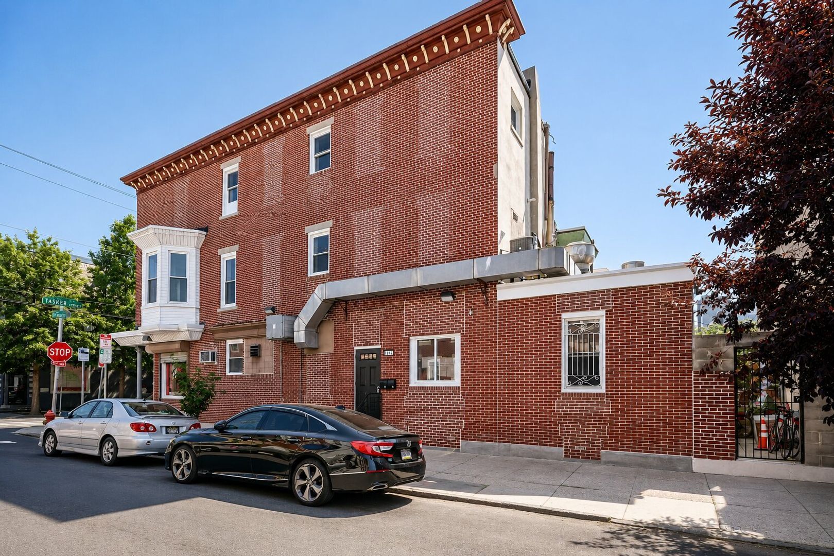 Building Photo - 1542 Tasker St