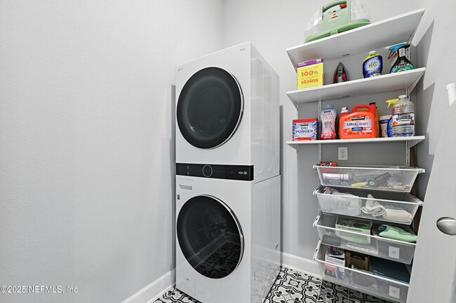 Building Photo - 11245 Strategy Ct