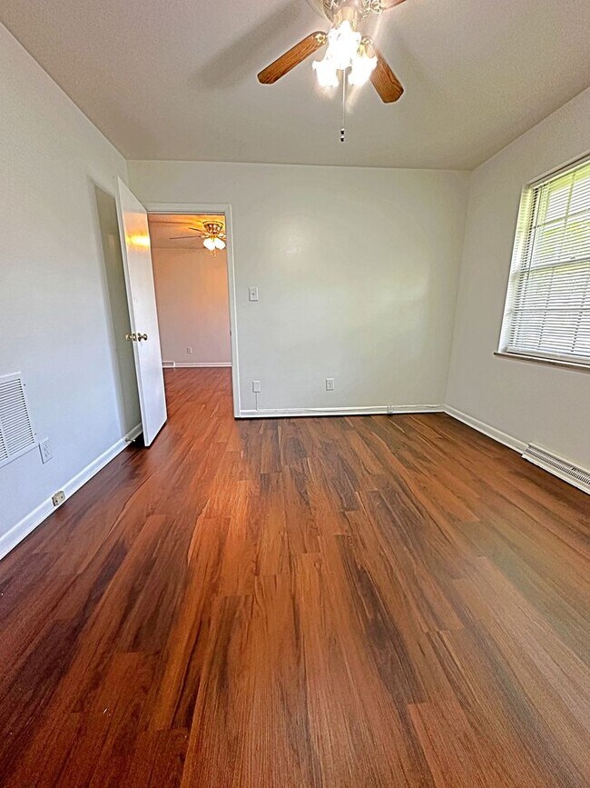 Building Photo - Alcoa City Duplex
