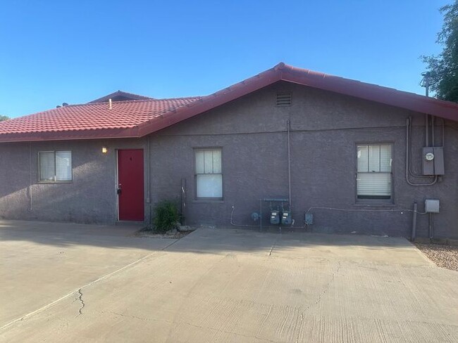 Building Photo - 1425 N 85th Pl