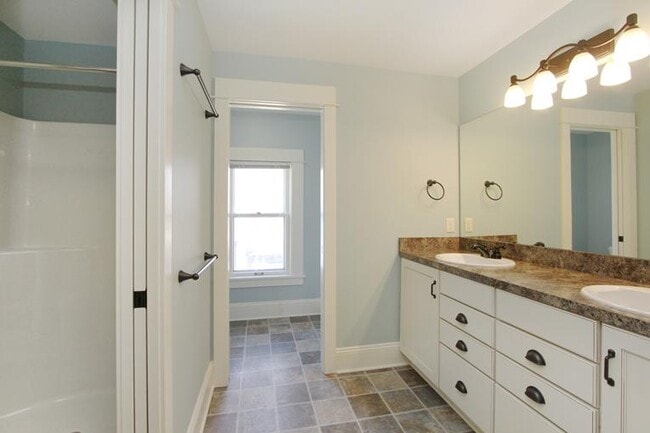 Building Photo - 843 Cherry St SE