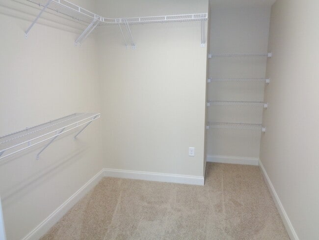 Building Photo - Spacious 4BR Home with Open Split Floor Plan, Granite Kitchen & Fenced Yard