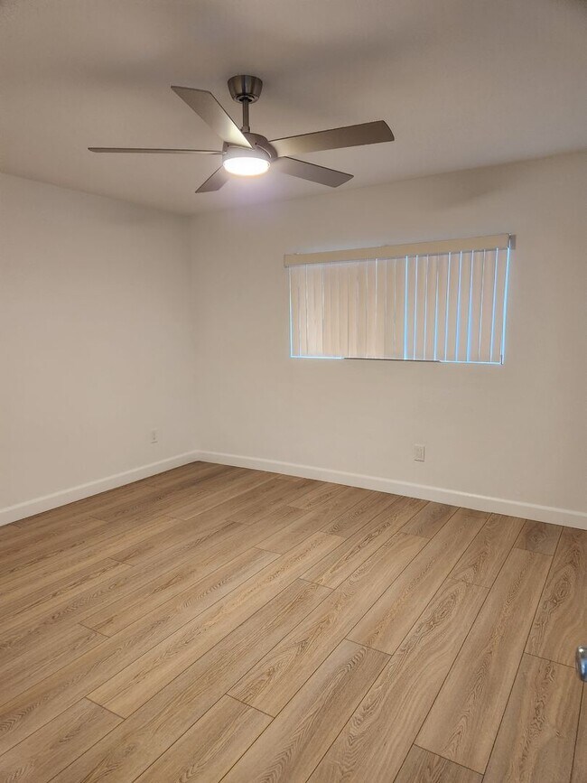 Building Photo - Golden Hill 2 bedroom 1 bath remodeled Single family Home  2695.00