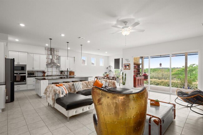 Building Photo - 385 Barnhill Lp