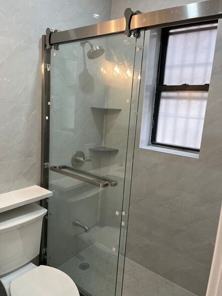 Primary Photo - 4048 Hampton St