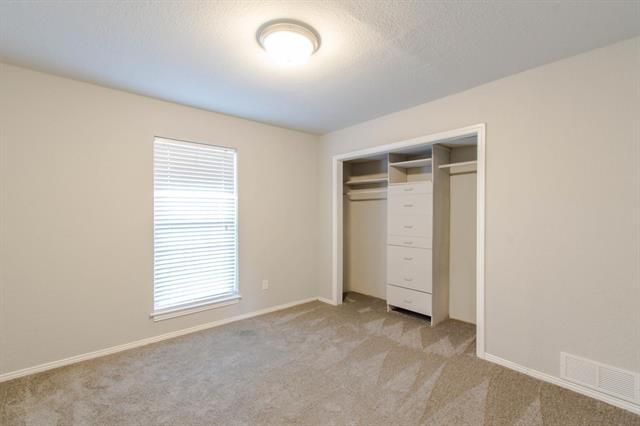 Building Photo - 16024 Plum Ln