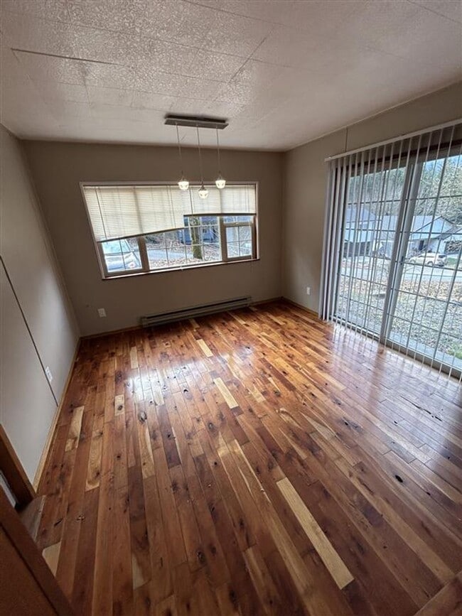 Building Photo - Two Bedroom One Bathroom House for Rent with Large Yard