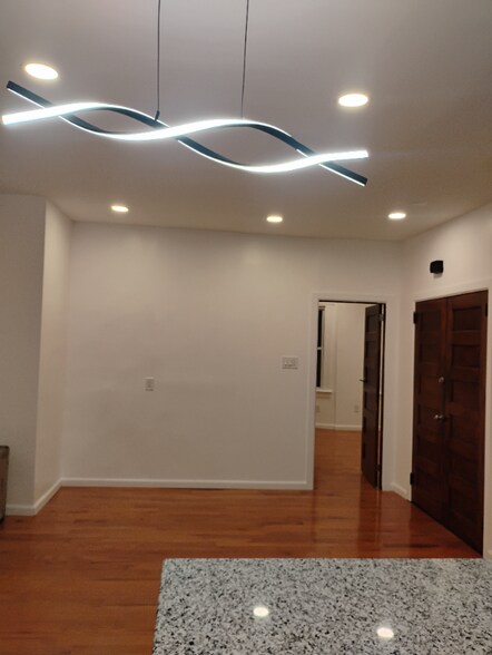 Building Photo - 56 Lenox St