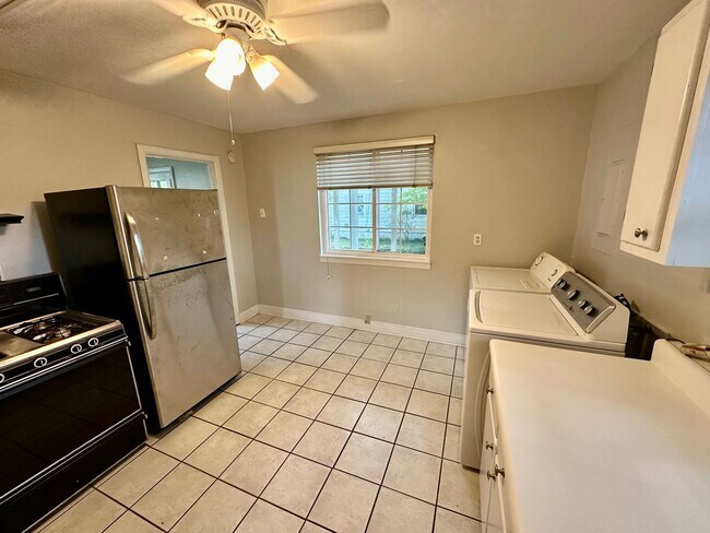 Building Photo - Charming Cottage situated on a nice lot in...