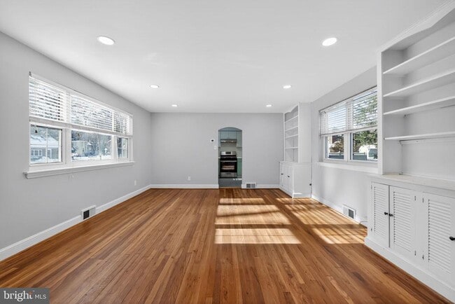 Building Photo - 109 W Park Blvd