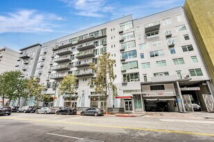 Building Photo - 645 W 9th St