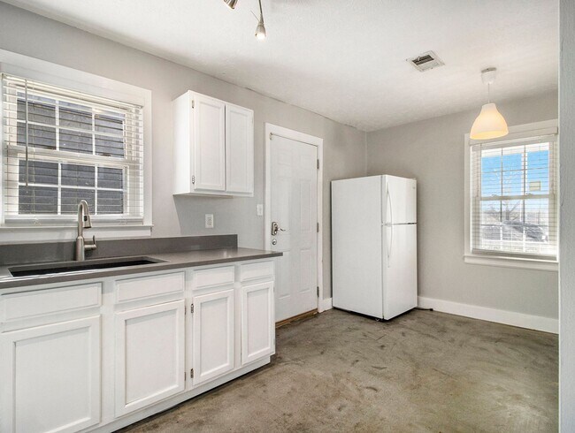 Building Photo - 3 bdrm, 1 bath in Grant Park