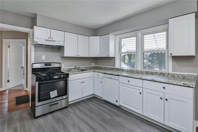 Building Photo - 1465 W Duchesne Dr