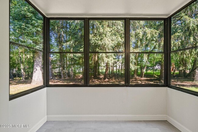 Building Photo - 60 Amberly Dr