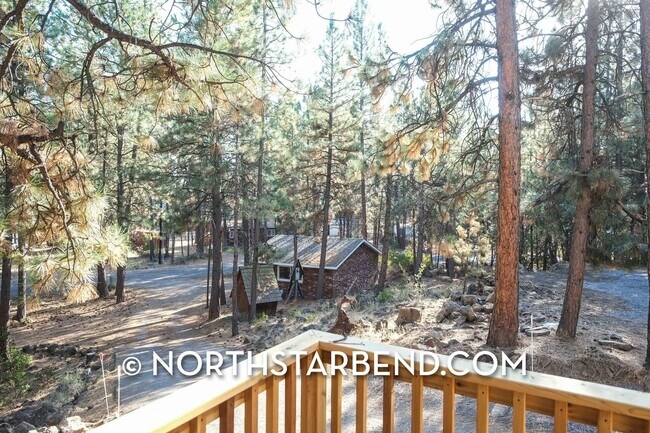 Building Photo - Updated home in Deschutes River Woods