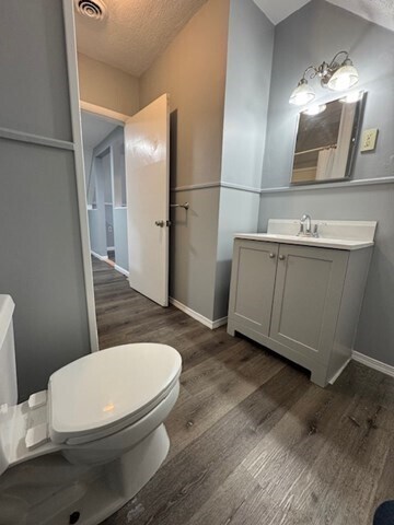 Building Photo - 6 Apple St