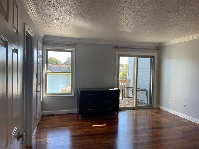 Building Photo - KEMPSVILLE LAKEFRONT TOWNHOUSE FOR RENT!