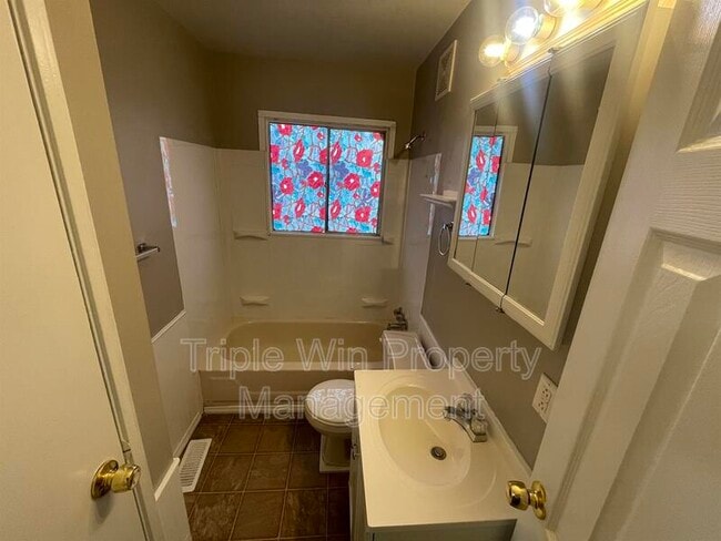 Building Photo - 915 Mullanphy Ln