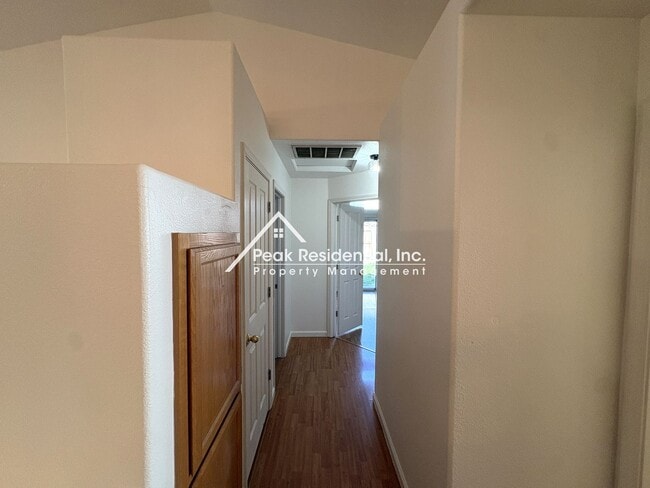 Building Photo - Charming 3bd/2ba Elk Grove Home With 2 Car Garage!