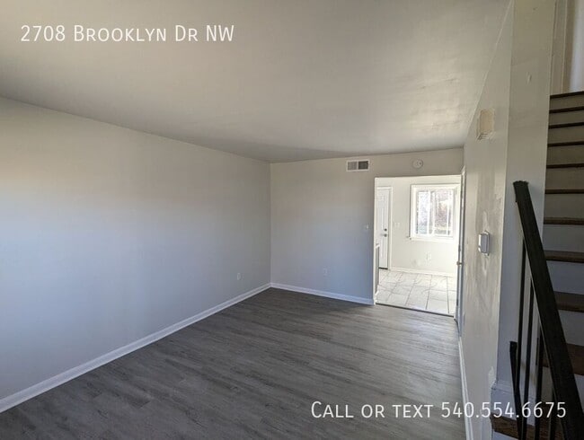 Building Photo - 2708 Brooklyn Dr NW