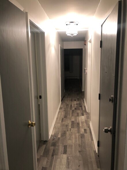 Walkway - 1806 S Mannheim Rd