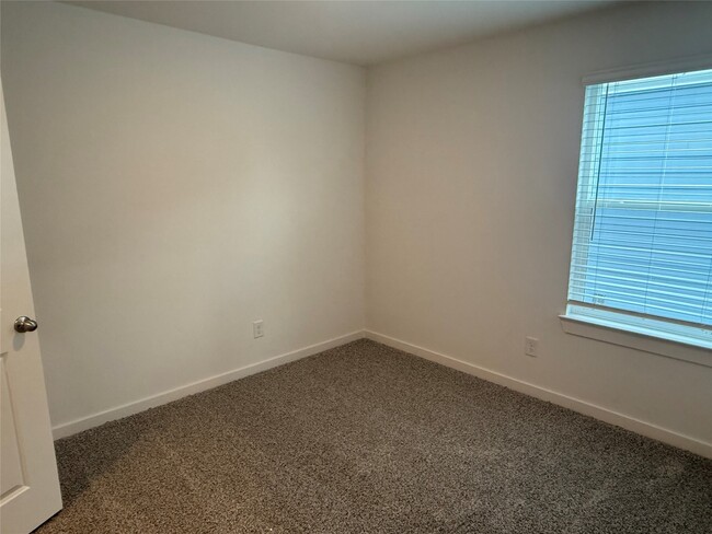 Building Photo - 2034 Olivos St