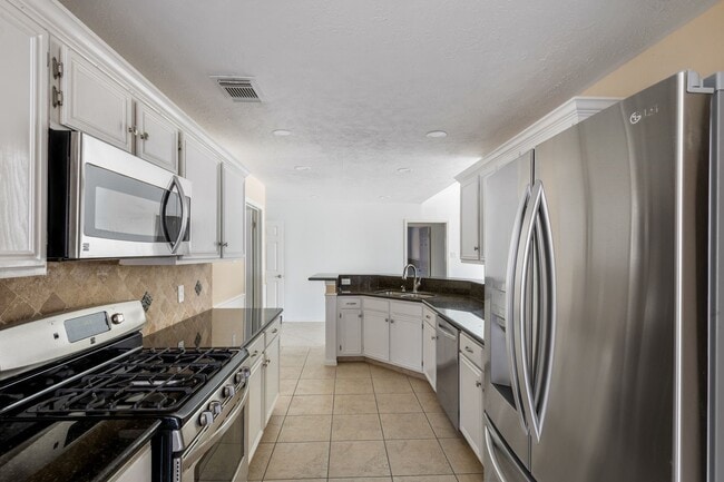 Building Photo - 4826 Meadowglen Dr