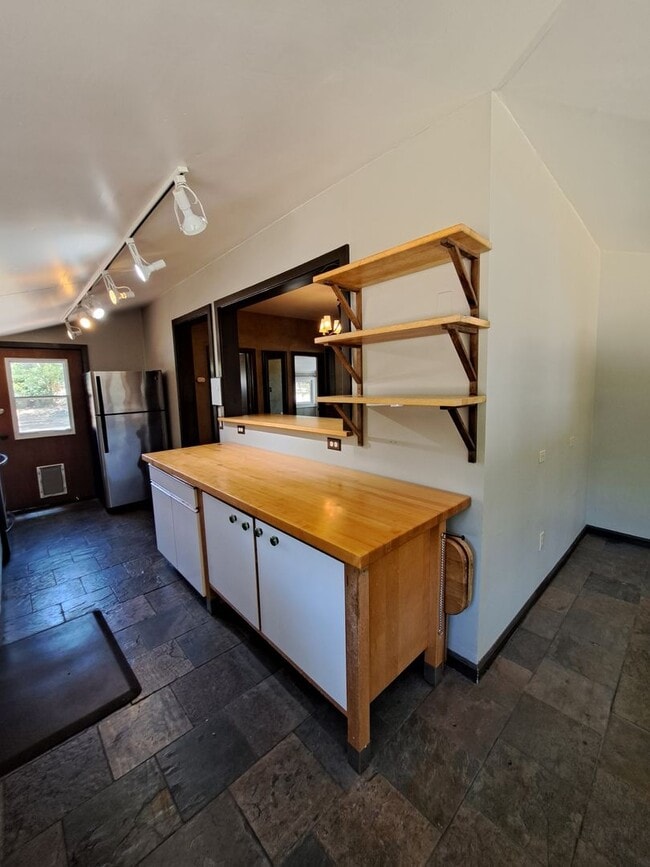Building Photo - Living that Country Life in Napa - Close t...