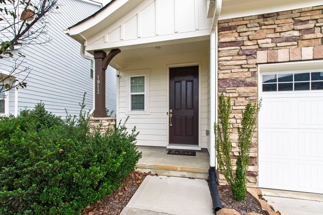 Building Photo - Live Beautifully in This Upgraded 4-Bedroom Home in Apex!