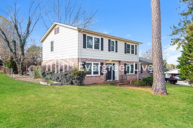 Building Photo - 614 Pine Hill Dr