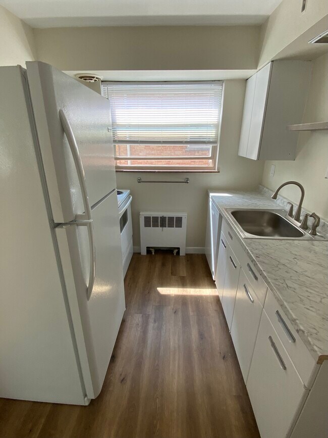 Building Photo - 3162 Troy Ave