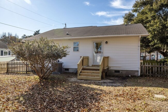 Building Photo - Broad Creek Home Available Now