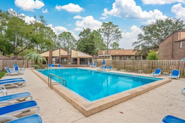 Building Photo - Enjoy resort-style amenities with this rental!