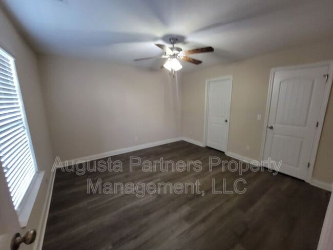 Building Photo - 640 Vista Dr